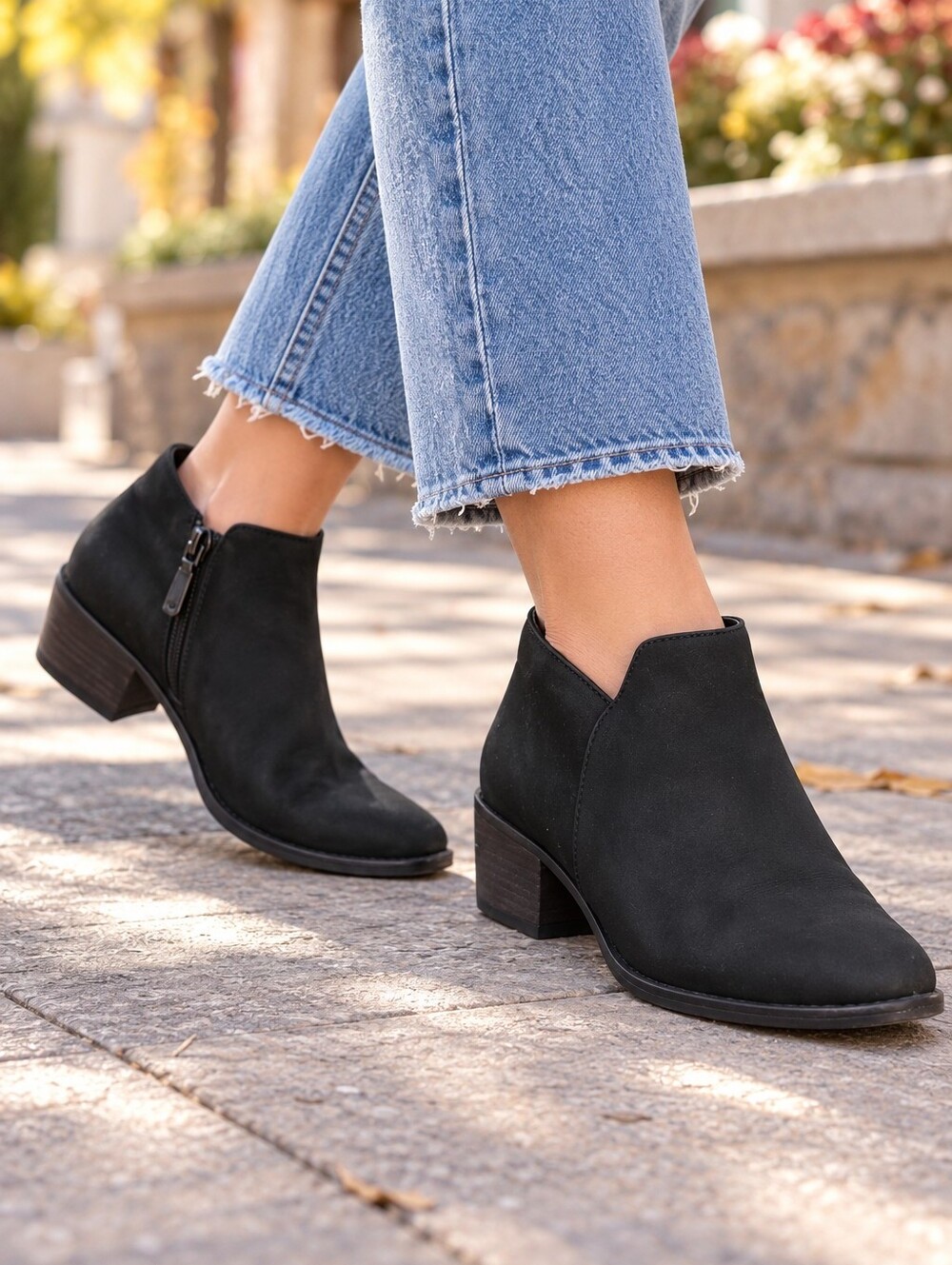 Seychelles Black Chukka Ankle Boots Women’s Low Block Heel Side Zip Booties Work
